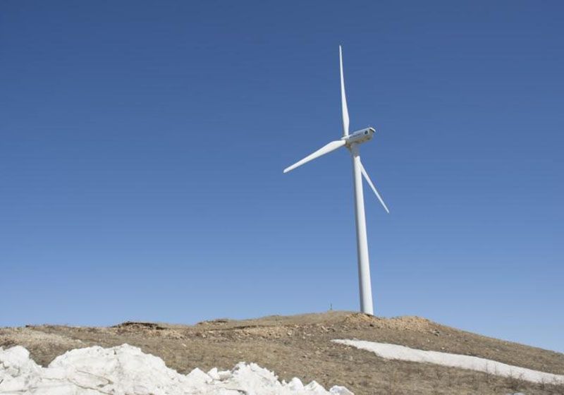 為什么風(fēng)力發(fā)電機轉(zhuǎn)得那么慢還能發(fā)電？