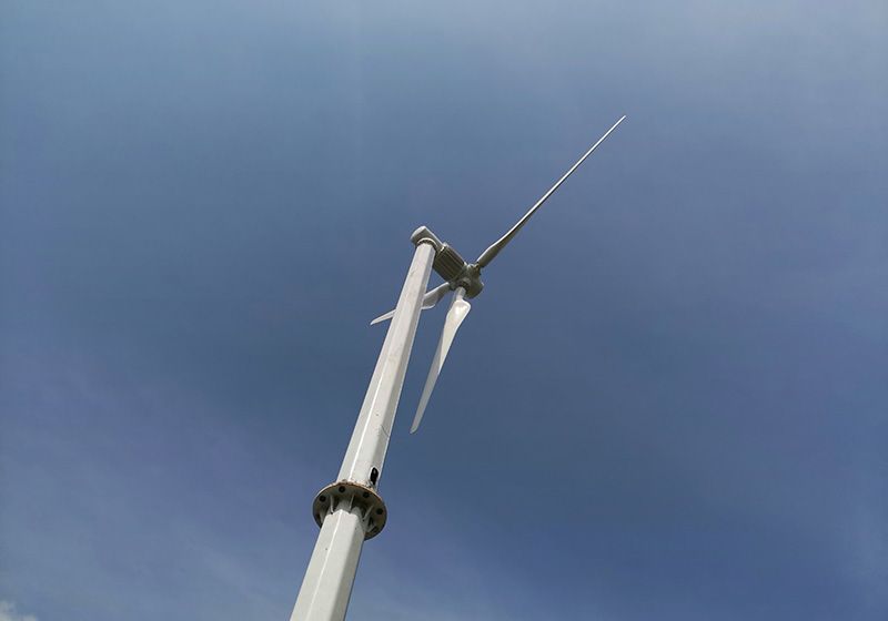 小型家用光伏板和小型風力發(fā)電機能同時連接電池嗎？